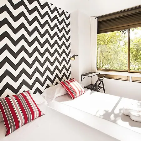 Gran Via Guesthouse-2